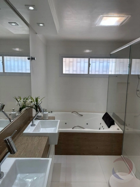 Casa a venda na Agronômica, com 3 suítes e 292m² privativos: 14ª foto da galeria de imagens do imóvel