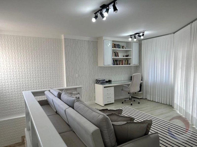 Casa a venda na Agronômica, com 3 suítes e 292m² privativos: 1ª foto da galeria de imagens do imóvel