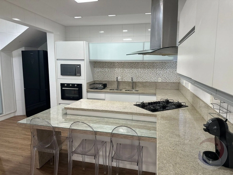 Casa a venda na Agronômica, com 3 suítes e 292m² privativos: 5ª foto da galeria de imagens do imóvel