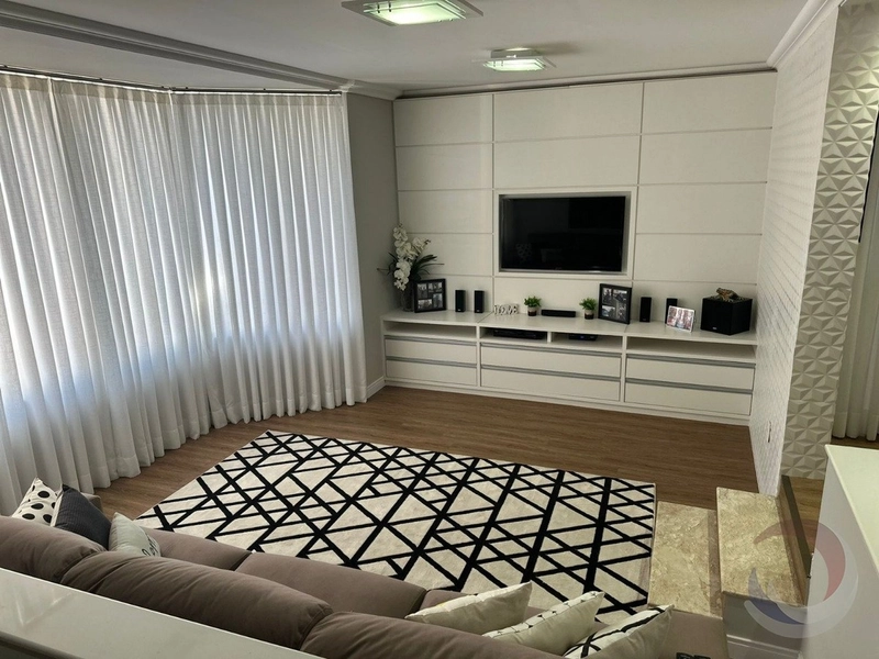 Casa a venda na Agronômica, com 3 suítes e 292m² privativos: 3ª foto da galeria de imagens do imóvel