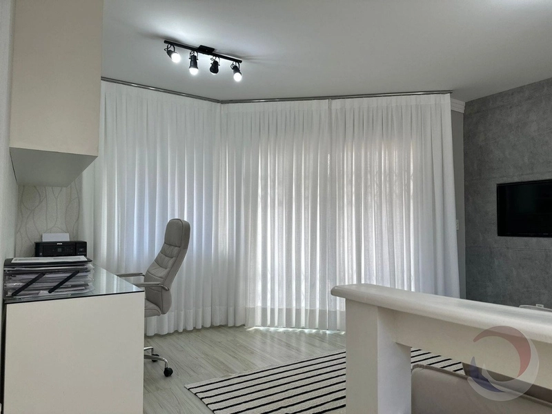 Casa a venda na Agronômica, com 3 suítes e 292m² privativos: 9ª foto da galeria de imagens do imóvel