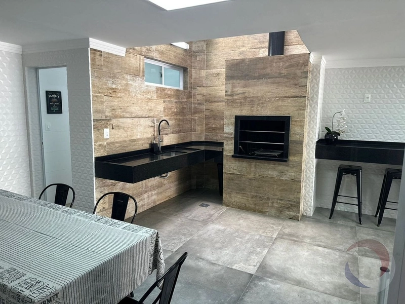 Casa a venda na Agronômica, com 3 suítes e 292m² privativos: 30ª foto da galeria de imagens do imóvel
