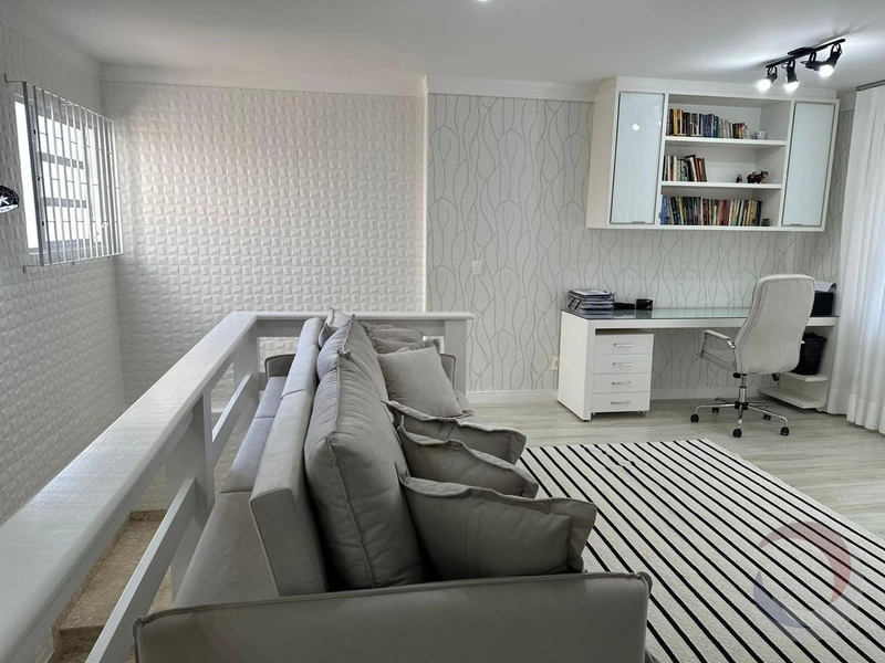 Casa a venda na Agronômica, com 3 suítes e 292m² privativos: 10ª foto da galeria de imagens do imóvel