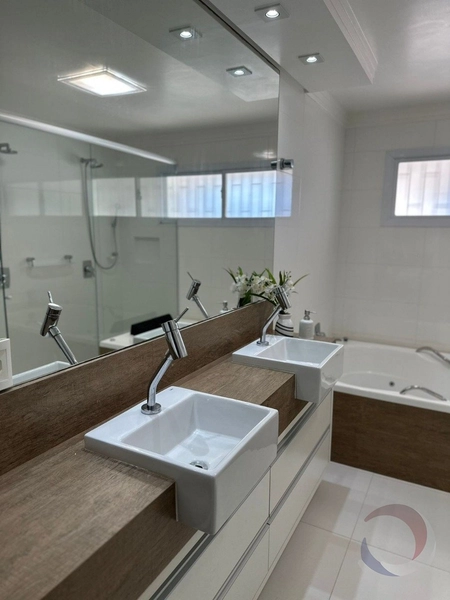 Casa a venda na Agronômica, com 3 suítes e 292m² privativos: 16ª foto da galeria de imagens do imóvel