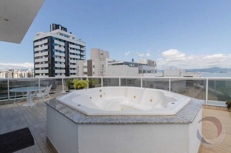 Cobertura a venda no Centro, com 3 suítes e 2 vagas com 143,00m² priv: 42ª foto da galeria de imagens do imóvel