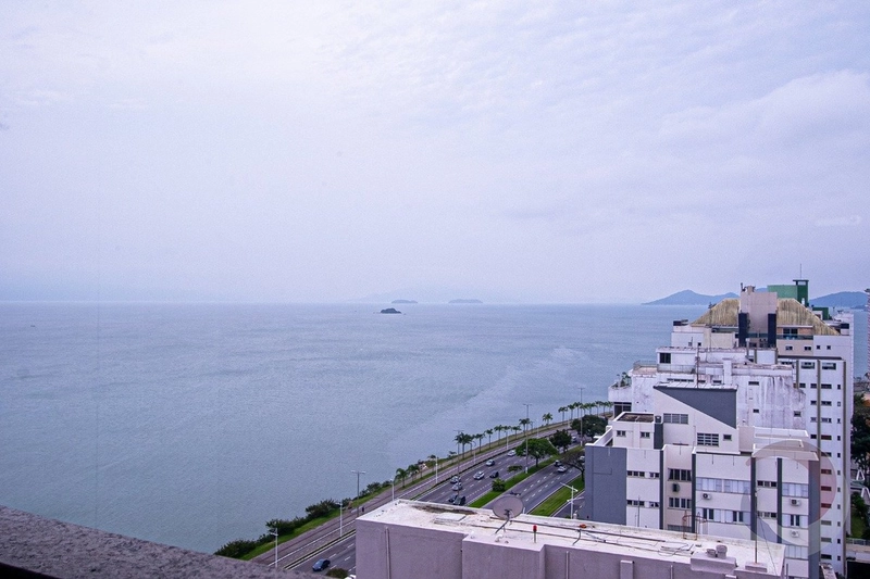 Cobertura a venda na Beira Mar Norte com 4 suítes e 4 vagas: 6ª foto da galeria de imagens do imóvel
