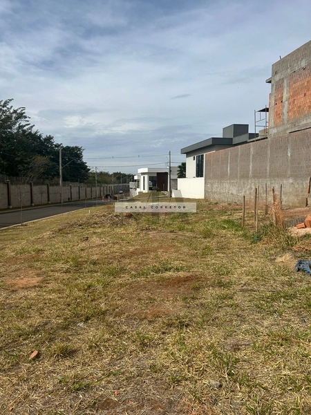 Terreno no Condomínio Faber 4: 1ª foto da galeria de imagens do imóvel