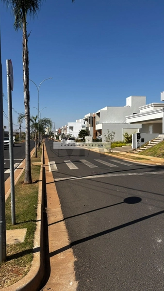 Terreno no Condomínio Faber 4: 2ª foto da galeria de imagens do imóvel