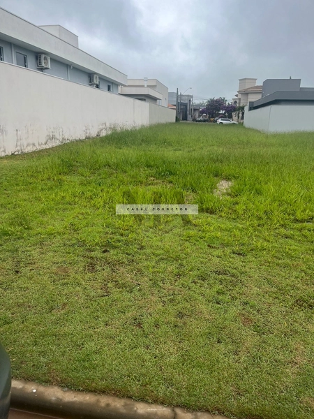 Terreno no Condomínio Faber 3: 1ª foto da galeria de imagens do imóvel