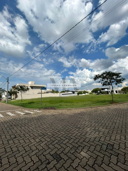 Terreno no Condomínio Faber 3: 3ª foto da galeria de imagens do imóvel