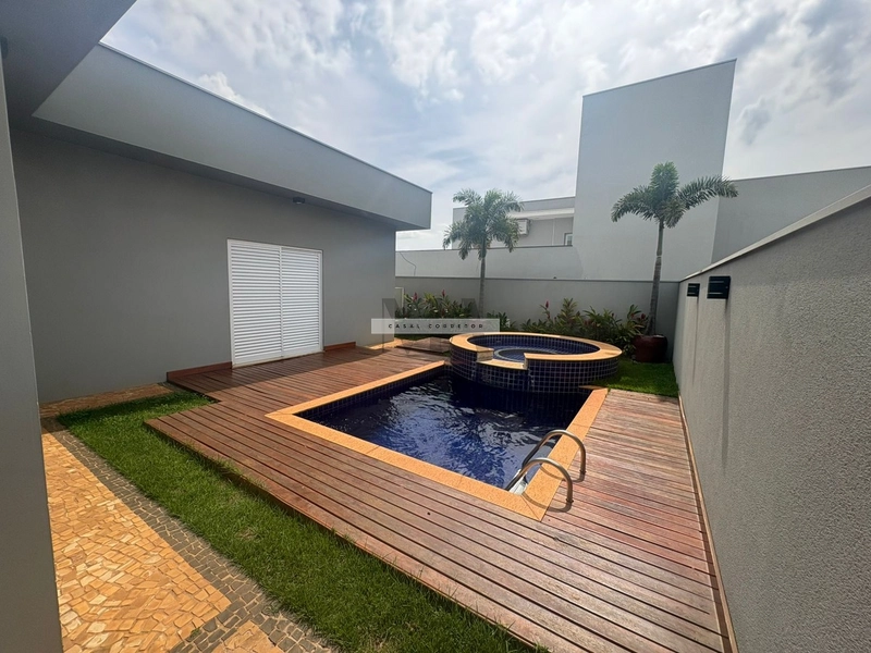 Casa no Condomínio Damha 3