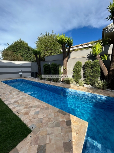 Casa no Condomínio Montreal