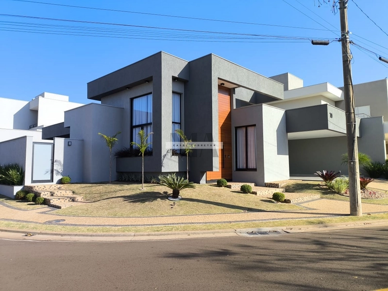 Casa com Piscina no condomínio Damha 3