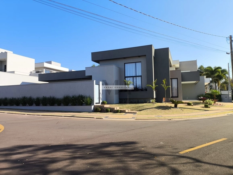 Casa com Piscina no condomínio Damha 3: 2ª foto da galeria de imagens do imóvel