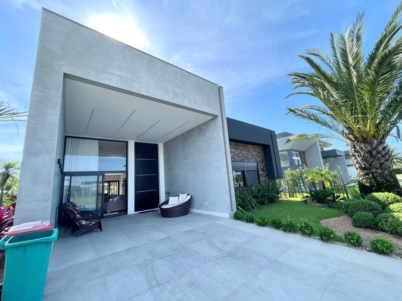 Casa no Condomínio Dubai