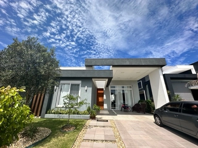 CASA A VENDA NO CONDOMÍNIO DUBAI