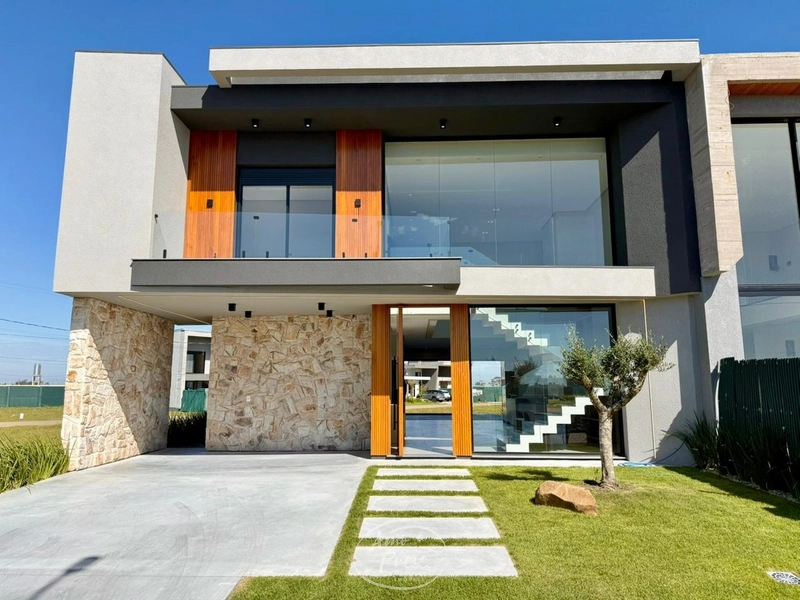 *Excelente Sobrado beira lago*