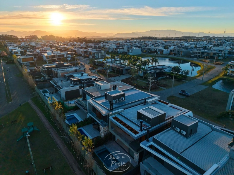 Sobrado com 4 Suítes e Piscina no Condomínio Sunset: 38ª foto da galeria de imagens do imóvel