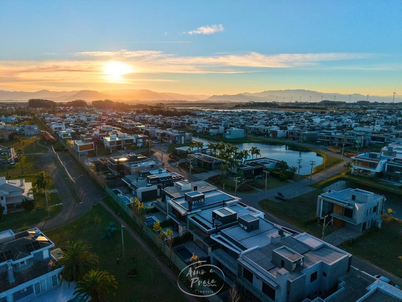 Sobrado com 4 Suítes e Piscina no Condomínio Sunset: 41ª foto da galeria de imagens do imóvel