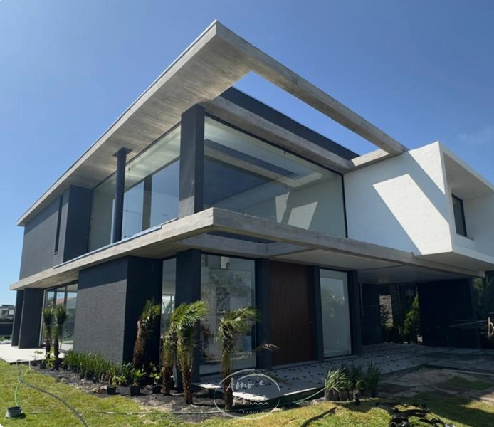 Casa de alto padrão com 5 suítes no Condomínio Enseada