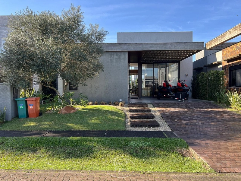 CASA NO CONDOMÍNIO CAPÃO ILHAS