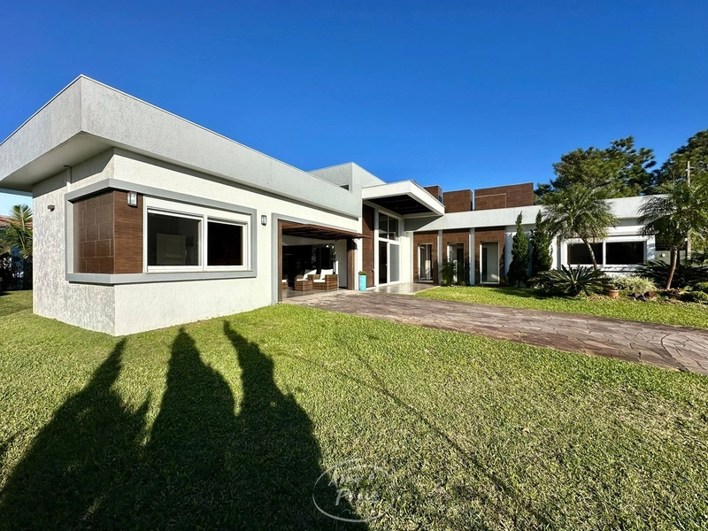Casa térrea com 4 dormitórios no Condomínio Lagoa do Passo