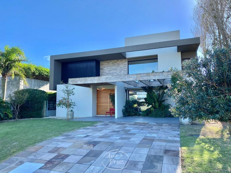 Sobrado diferenciado no Condomínio Villaggio Atlântida: 1ª foto da galeria de imagens do imóvel