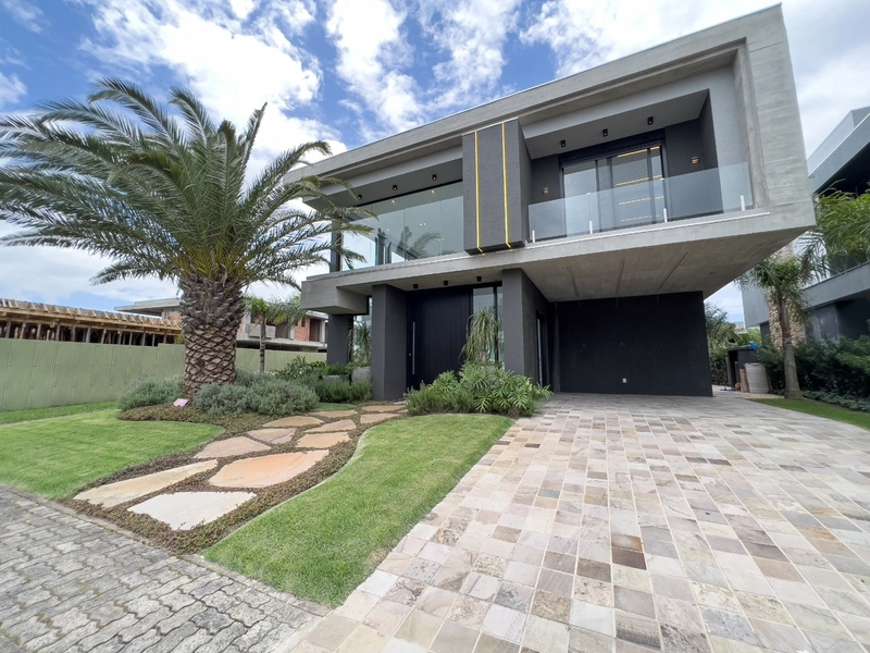 Sobrado À Venda no Condomínio Capão Ilhas