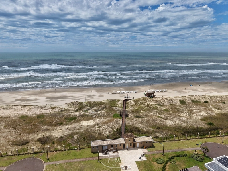 Casa de alto padrão com 4 suítes no Condomínio Playa Vista: 4ª foto da galeria de imagens do imóvel
