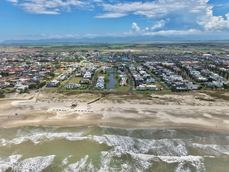 Casa de alto padrão com 4 suítes no Condomínio Playa Vista: 3ª foto da galeria de imagens do imóvel