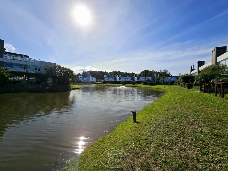 Apartamento com pátio beira lago!: 31ª foto da galeria de imagens do imóvel