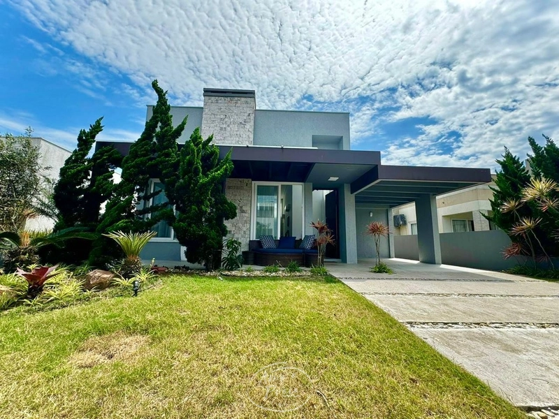 Casa a venda no condomínio a beira mar Atlântico Villas Club.