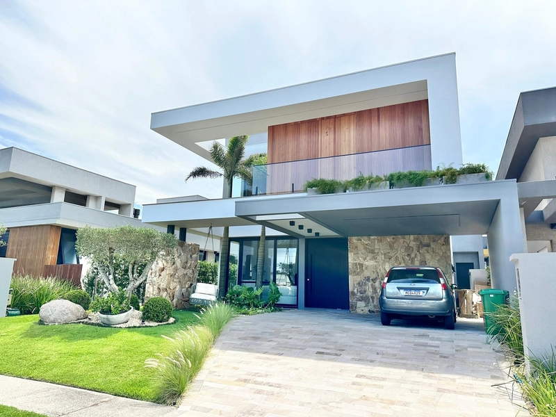 Sobrado no Capão Ilhas, na Beira do Lago.