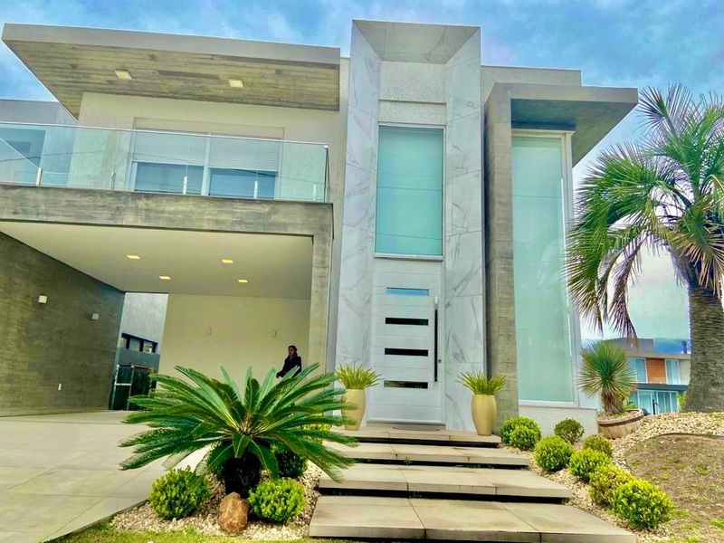 SOBRADO NO CONDOMÍNIO CAPÃO ILHAS