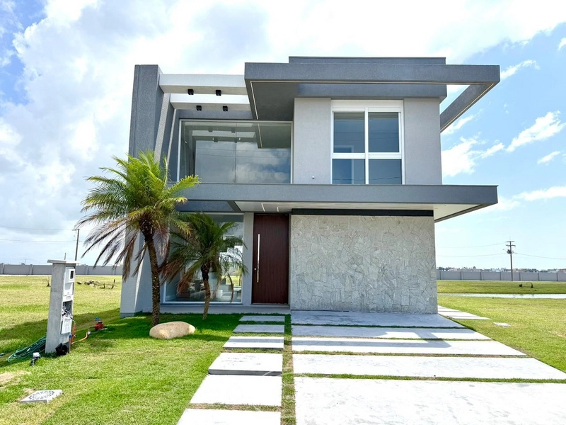 Casa com 4 Suítes e Piscina no Condomínio Joy