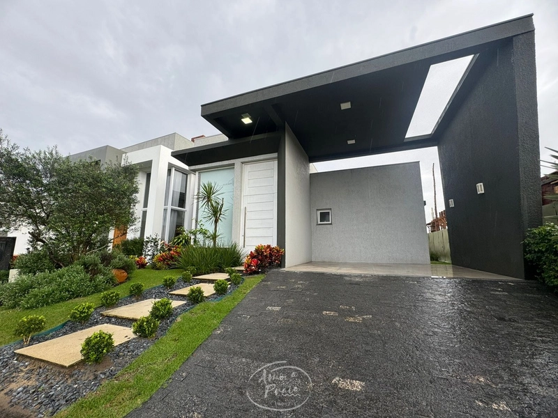 Casa Térrea à Venda em Xangri-Lá com 4 Suítes e Vista para o Lago