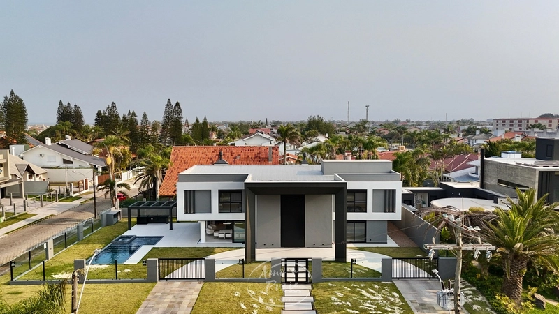 SOBRADO LUXUOSO À VENDA EM ATLÂNTIDA: 1ª foto da galeria de imagens do imóvel