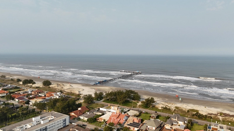 SOBRADO LUXUOSO À VENDA EM ATLÂNTIDA: 2ª foto da galeria de imagens do imóvel