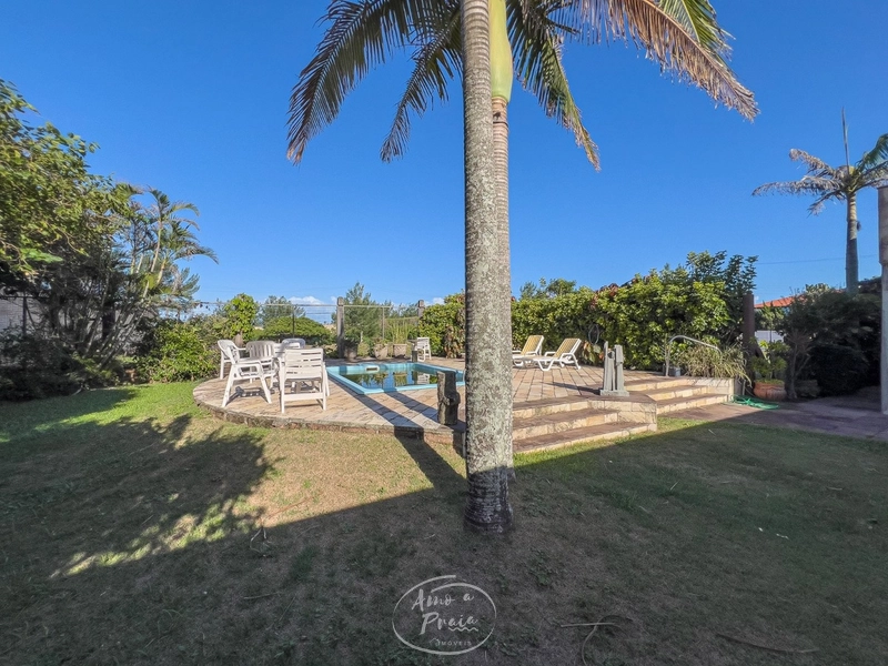 Sobrado em 2 terrenos na praia de Atlântida: 3ª foto da galeria de imagens do imóvel