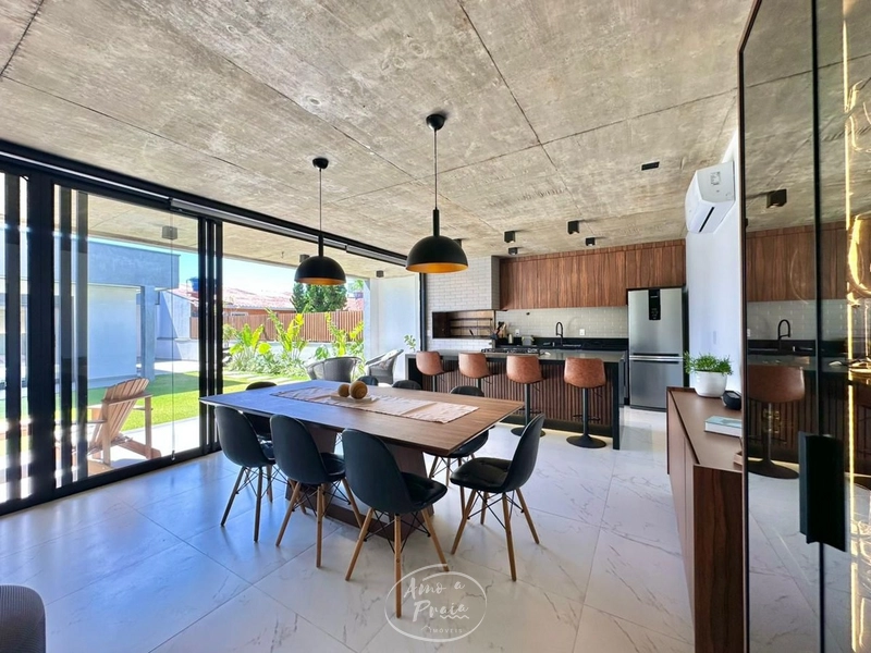 Casa retrofit mobiliada e decorada a poucos metros do mar!: 11ª foto da galeria de imagens do imóvel