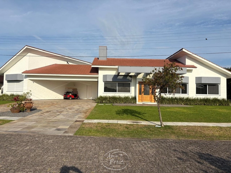 Casa Térrea | 378 m² | Terreno 1.248 m² | Vista para Campo de Golfe