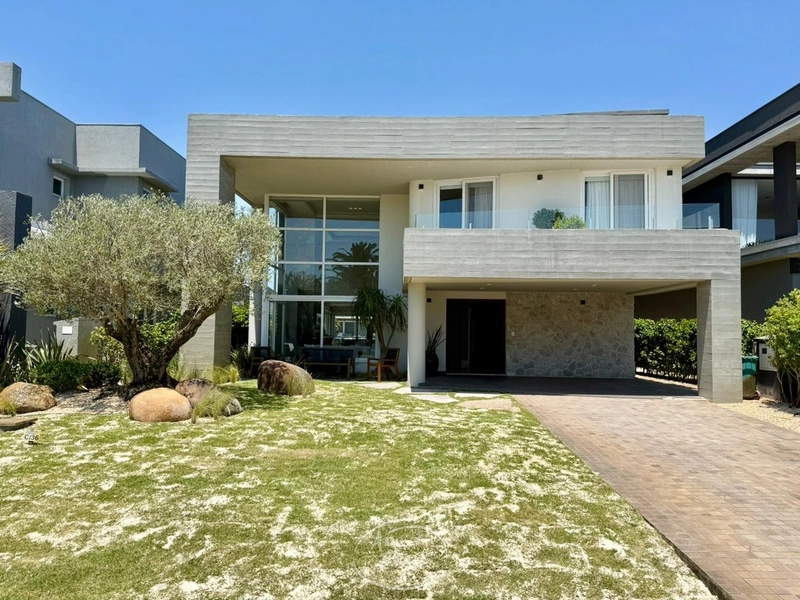 SOBRADO NO CONDOMÍNIO ENSEADA: 2ª foto da galeria de imagens do imóvel