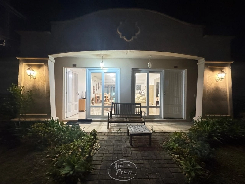 Duas Casas Juntas - Casa Hermosa!: 2ª foto da galeria de imagens do imóvel