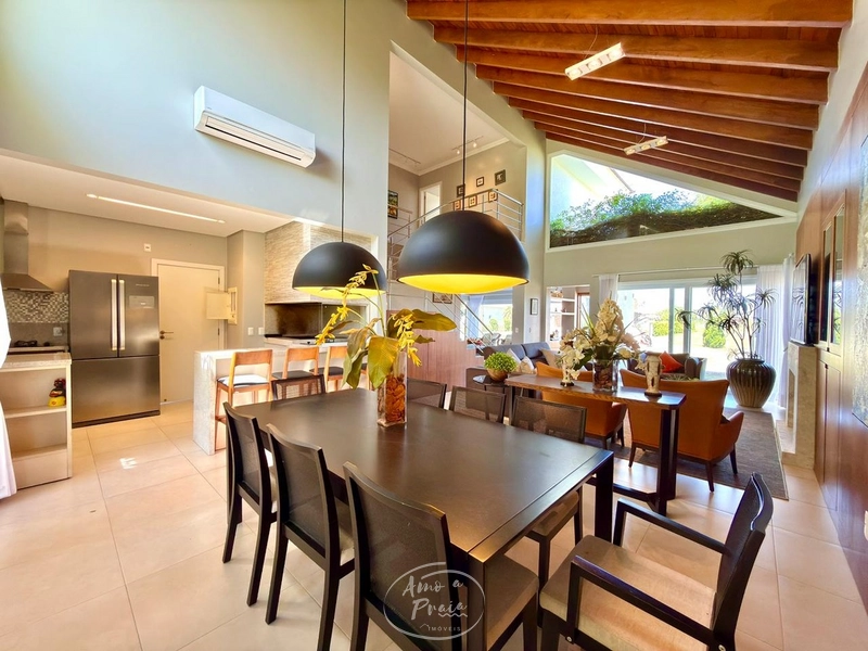 CASA COM CAMPO DE GOLF