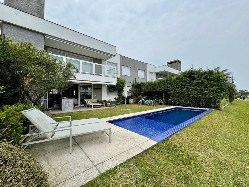 Apartamento térreo 3 dormitórios em Atlântida