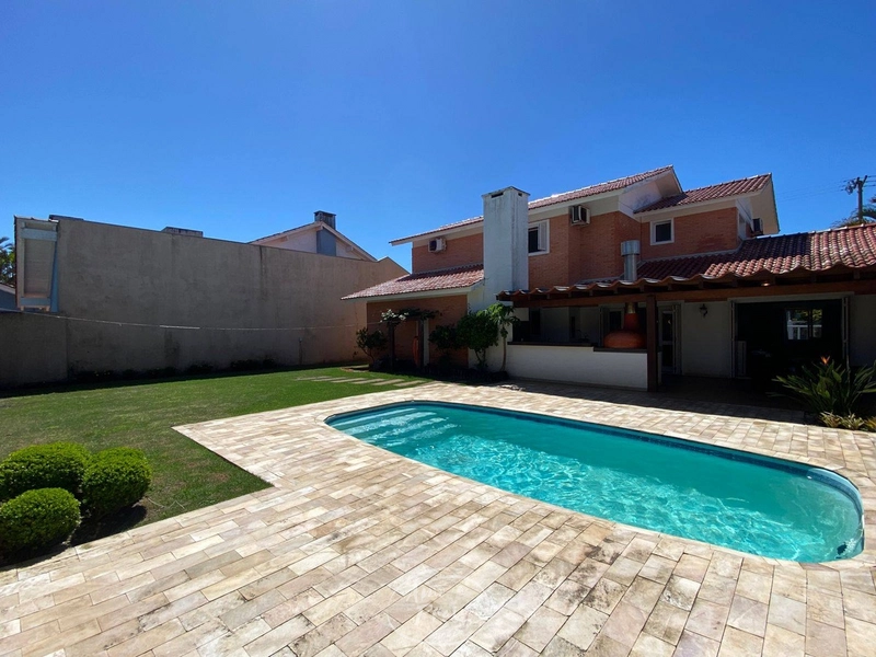 Casa de 6 dormitórios na praia de Atlântida: 3ª foto da galeria de imagens do imóvel