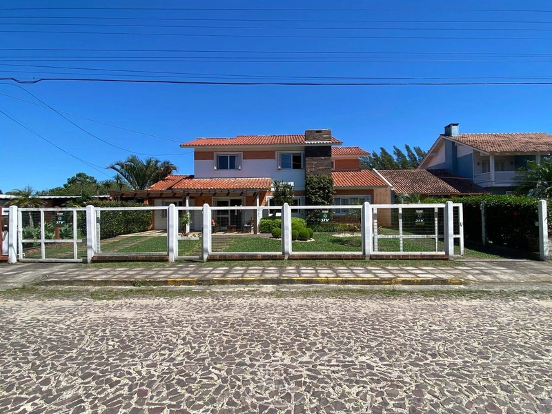 Casa de 6 dormitórios na praia de Atlântida: 38ª foto da galeria de imagens do imóvel