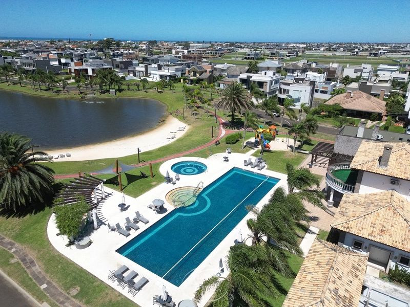 Casa à venda em Xangri-Lá | Casa de Alto Padrão com 4 Dormitórios: 2ª foto da galeria de imagens do imóvel
