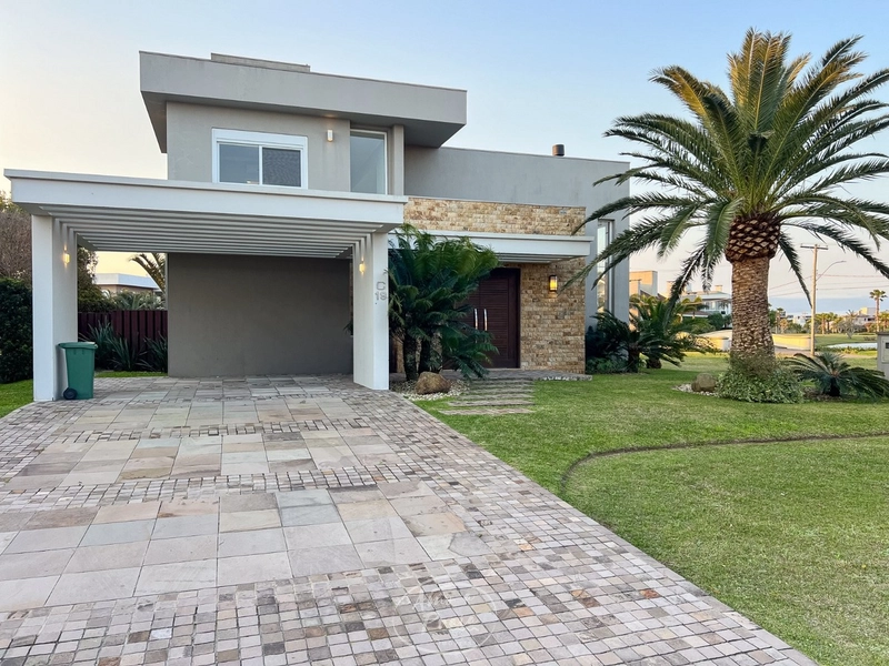 CASA VENTURA BEIRA LAGO: 8ª foto da galeria de imagens do imóvel