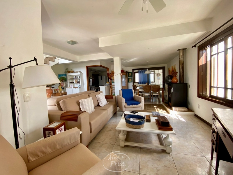 CASA MEDITERRÂNEA CONTEMPORÂNEA COM INFLUÊNCIA NEOCLÀSSICA LEVE.: 3ª foto da galeria de imagens do imóvel